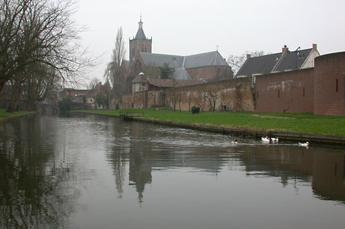 Vianen met een deel van de oude stadsmuren van de vrijstaat van Hendrik van Brederode