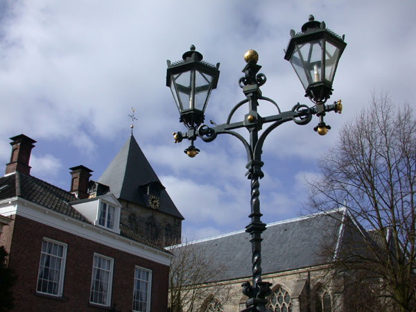 Markt in eeuwenoud centrum van Stad Delden