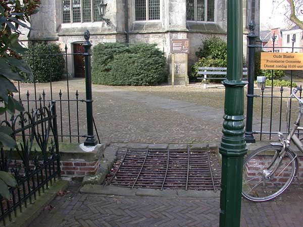 Varkensrooster bij Oude Kerk in Delden