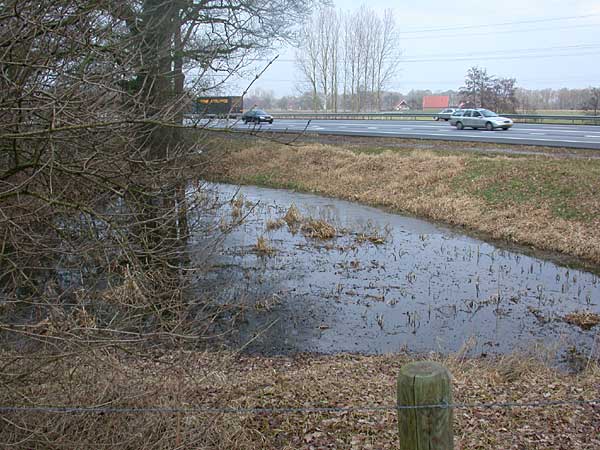 Voormalige molenkolk, nu snelweg A1 en A35