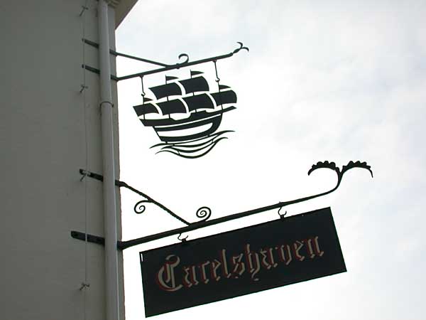Bij Carelshaven is een haven geweest