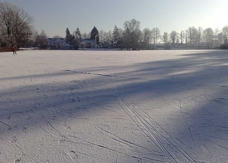 Kleigat Breemarsweg in Hengelo bevroren