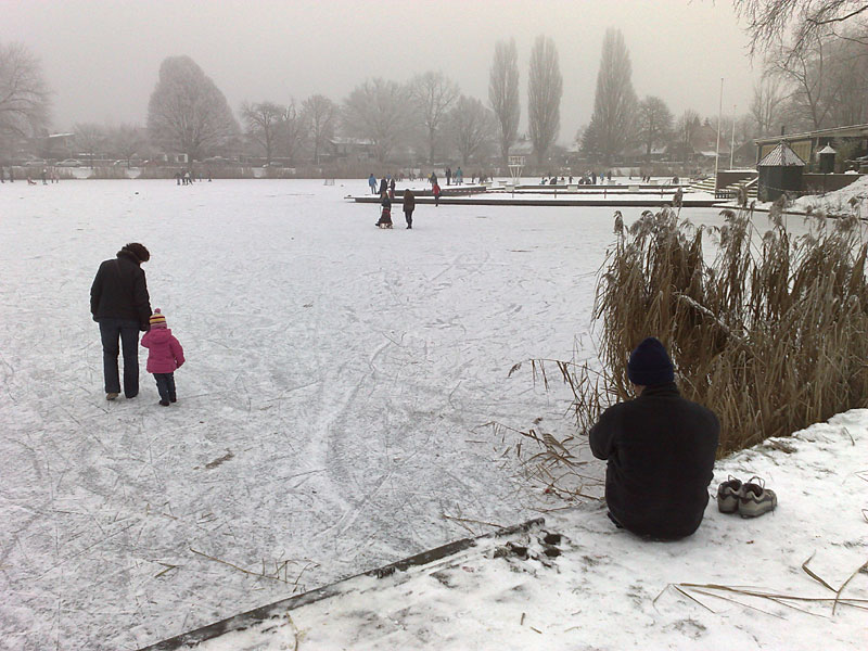 Tuindorpvijver Hengelo bevroren