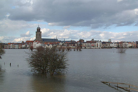 Hoog water in de IJssel bij Deventer