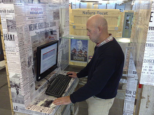 Gerard Jenneboer in het historische Centrum van de bibliotheek in Hengelo