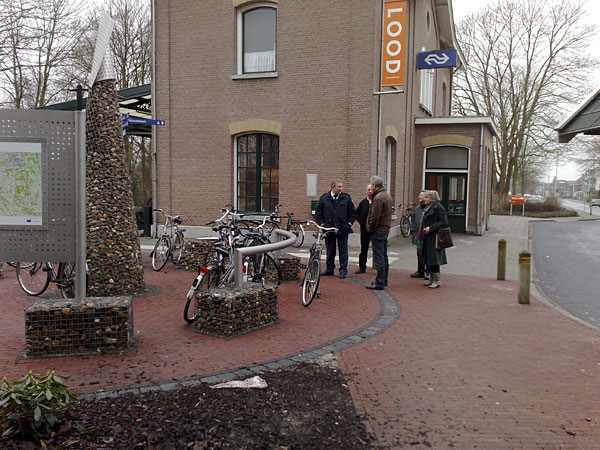 Overlast van fietsen bij het station Delden