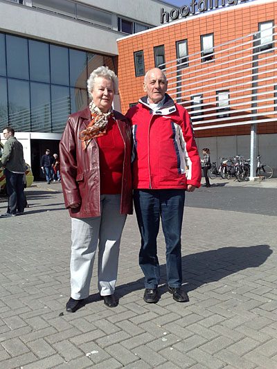 Nelly van Wezel en haar vriend op de open dag