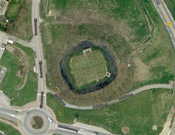 Opgraving van het fundament van het kasteel Waardenborg bij Holten