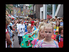 Kinderoptocht school en volksfeest Goor populair uitje