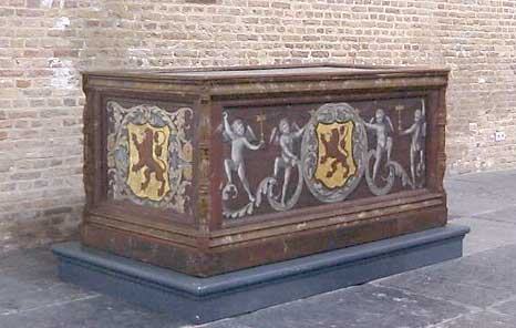 De sarcofaag van Floris V in de Grote of St Laurenskerk in Alkmaar