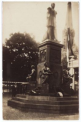 Het standbeeld verhuist in 1924 naar Tilburg