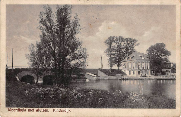 Het Waardhuis of Gemeenlandshuis in Kinderdijk