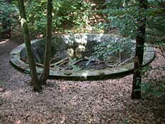 In de oorlog bouwden Duitse soldaten hier deze betonnen waterreservoir