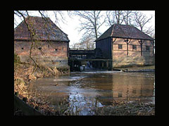 Oostendorperwatermolen in de  Buurserbeek bij Haaksbergen