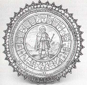 Zilveren draagschild met pelgrim en fam. wapen Tetrode (rechts)
