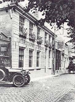 Van Ouds het Raadhuis rond 1920