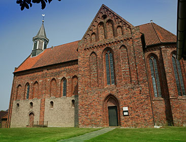 Kerk van Holwierde met bord Ripperda en Twickelo