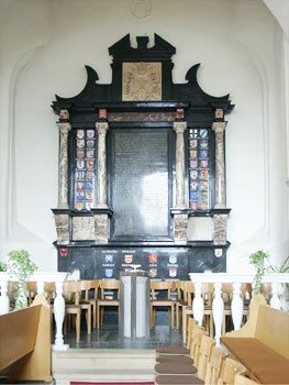 Epitaaf met grafkelder van Amalia von Neuenahr in Alpen. Ook de resten van de Grote Geus, Hendrik van Brederode haar eerste man liggen hier