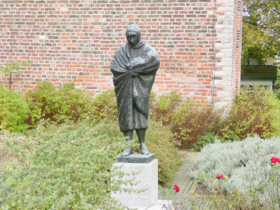 Het eerste belangrijke werk van Jan Wolkers was het monument voor de watersnoodramp in 1953