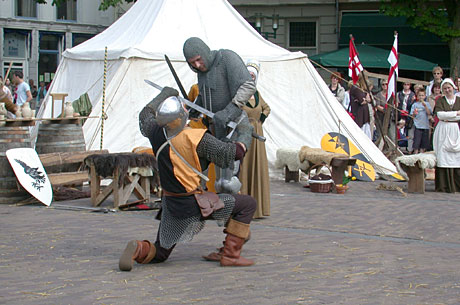 Gevecht op de Brink in Deventer. Foto Marcel Tettero