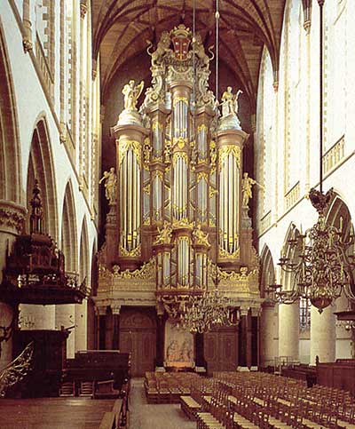 Het schip met het beroemde orgel
