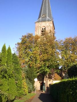 Oude kerk van Wijhe tussen Zwolle en Deventer