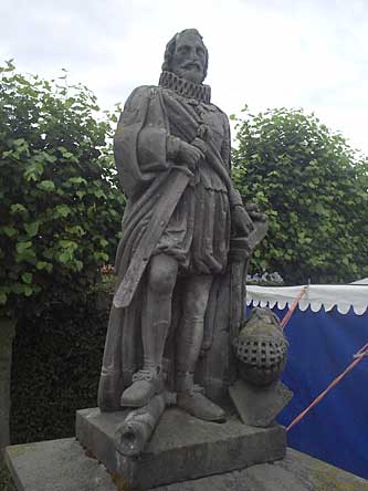 Karel of Charels Brimeu, graaf van Megen (1548-1572) en stadhouder van Gelderland, krijgt een standbeeld in zijn stad Megen aan de Maas - Foto Marcel Tettero