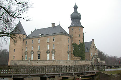 Het waterslot Gemen van Van Schaumberg ligt ruim 10 km van Winterswijk in de Achterhoek (de Graafschap)